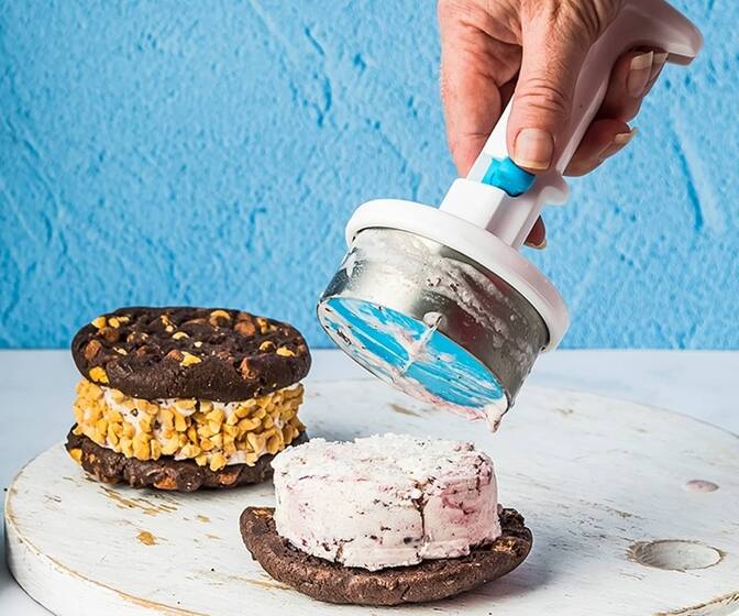 Dreamfarm Icepo - One-Handed Ice Cream Sandwich Scooper