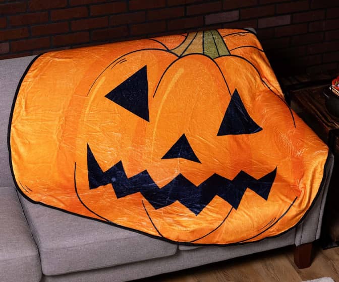 Giant Jack-O'-Lantern Pumpkin Halloween Fleece Throw Blanket