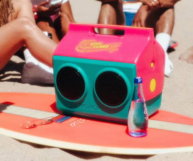 Igloo KoolTunes Playmate - Modern Retro Boombox Cooler
