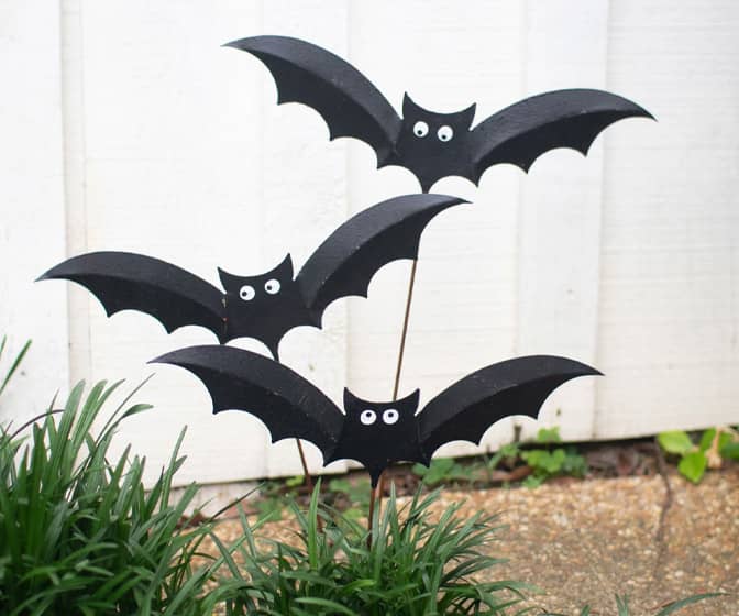 Spooky Metal Bats Outdoor Garden Stakes