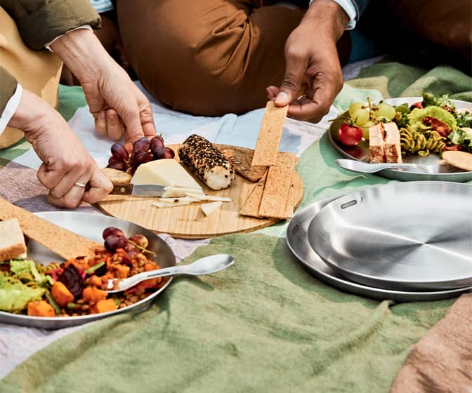 Stainless Steel Picnic Plate Set with Bamboo Chopping Board Lid